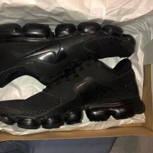 Black Nike vapormaxes